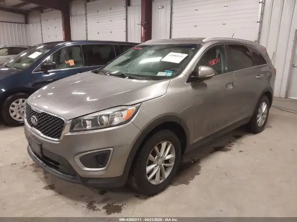 5XYPGDA55HG217691 2017 KIA SORENTO - Image 2