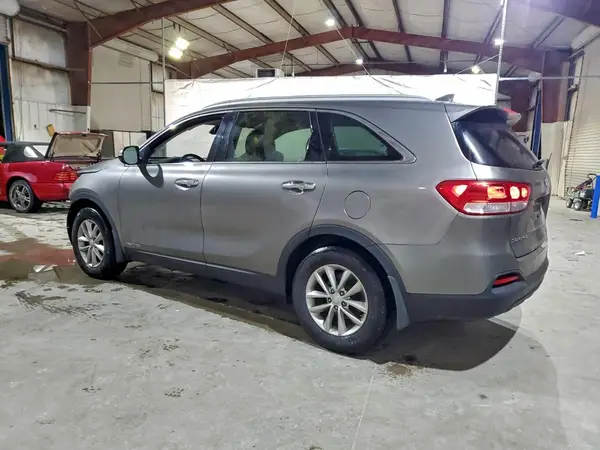 5XYPGDA55HG228044 2017 KIA SORENTO - Image 2