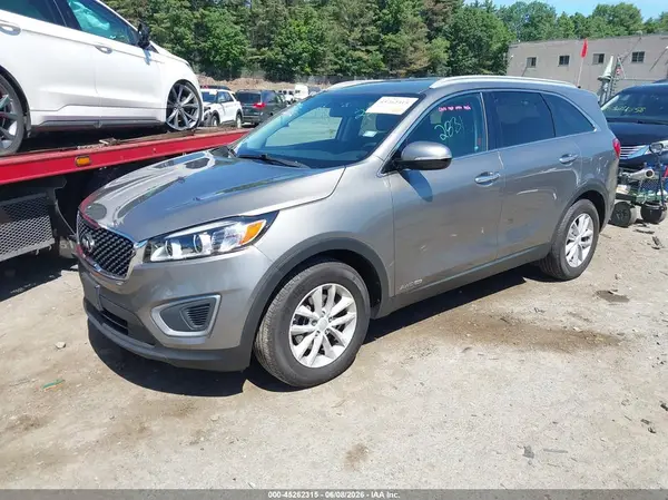5XYPGDA55HG228142 2017 KIA SORENTO - Image 2