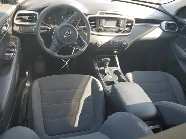 5XYPGDA55HG233843 2017 KIA SORENTO - Image 8
