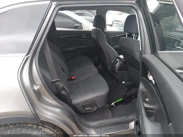 5XYPGDA55HG249685 2017 KIA SORENTO - Image 8