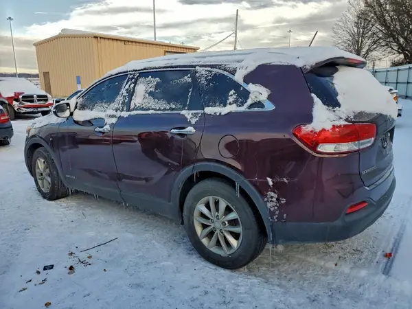 5XYPGDA55HG289684 2017 KIA SORENTO - Image 2