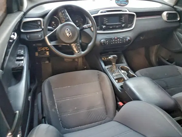5XYPGDA55HG289684 2017 KIA SORENTO - Image 8
