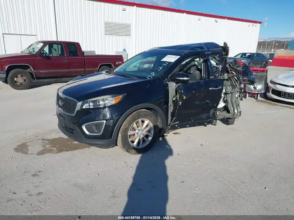 5XYPGDA55HG290009 2017 KIA SORENTO - Image 2