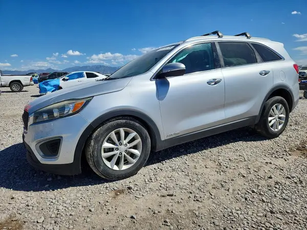 5XYPGDA55HG291547 2017 KIA SORENTO - Image 1