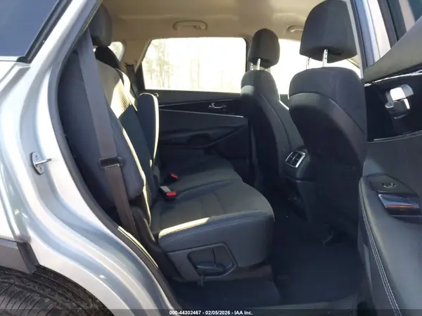 5XYPGDA55HG292309 2017 KIA SORENTO - Image 8