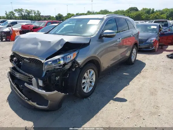 5XYPGDA55HG292388 2017 KIA SORENTO - Image 2