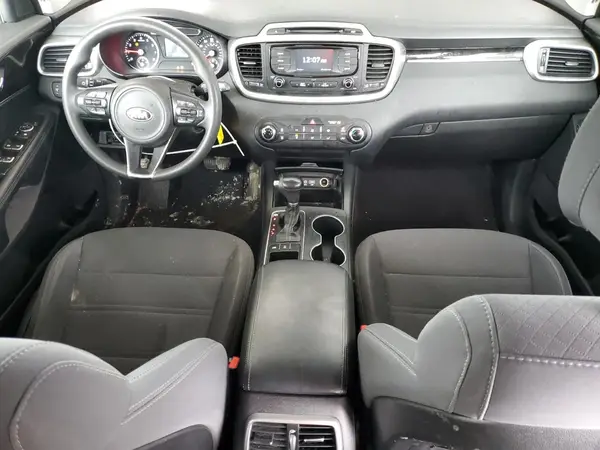 5XYPGDA55HG315412 2017 KIA SORENTO - Image 8