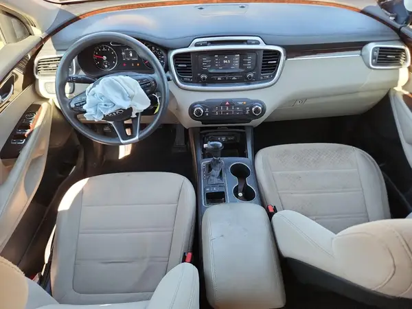 5XYPGDA55HG322084 2017 KIA SORENTO - Image 8