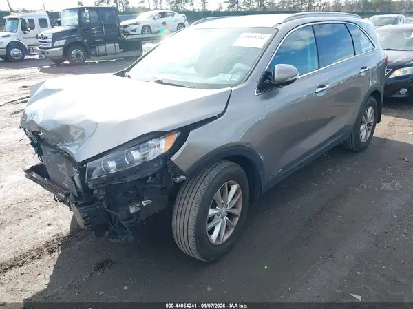 5XYPGDA55HG325177 2017 KIA SORENTO - Image 2