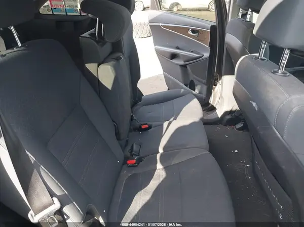5XYPGDA55HG325177 2017 KIA SORENTO - Image 8