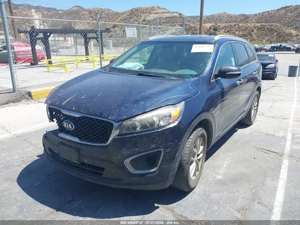 5XYPGDA55HG334090 2017 KIA SORENTO - Image 2
