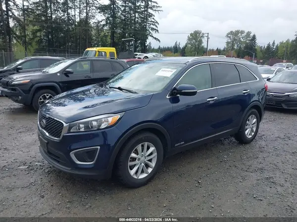 5XYPGDA55HG334123 2017 KIA SORENTO - Image 2