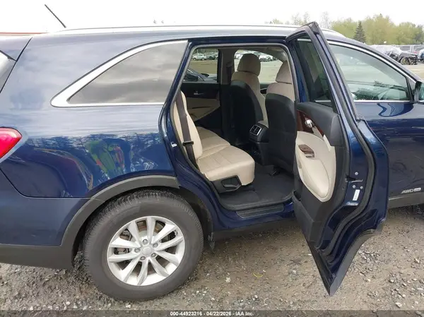 5XYPGDA55HG334123 2017 KIA SORENTO - Image 8