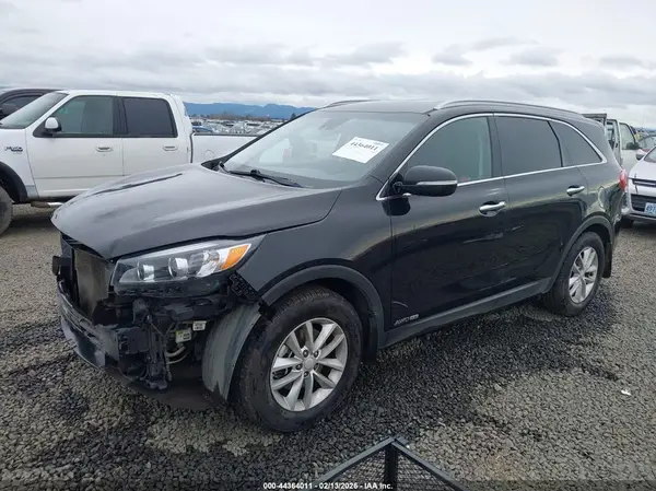 5XYPGDA55JG416942 2018 KIA SORENTO - Image 2