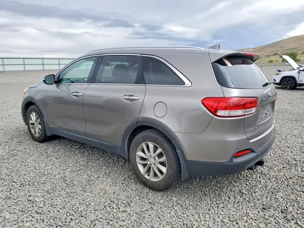 5XYPGDA55JG423468 2018 KIA SORENTO - Image 2