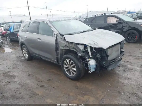 5XYPGDA55JG429321 2018 KIA SORENTO - Image 1
