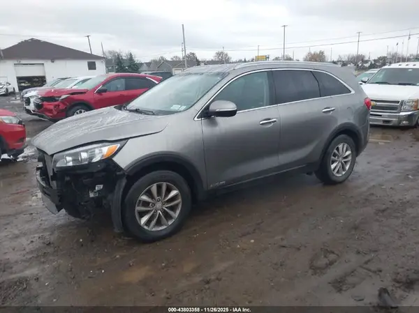 5XYPGDA55JG429321 2018 KIA SORENTO - Image 2