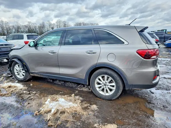 5XYPGDA55KG442135 2019 KIA SORENTO - Image 2