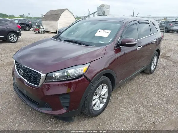 5XYPGDA55KG447576 2019 KIA SORENTO - Image 2