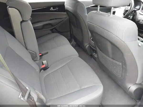 5XYPGDA55KG447576 2019 KIA SORENTO - Image 8