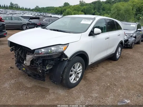 5XYPGDA55KG464930 2019 KIA SORENTO - Image 2