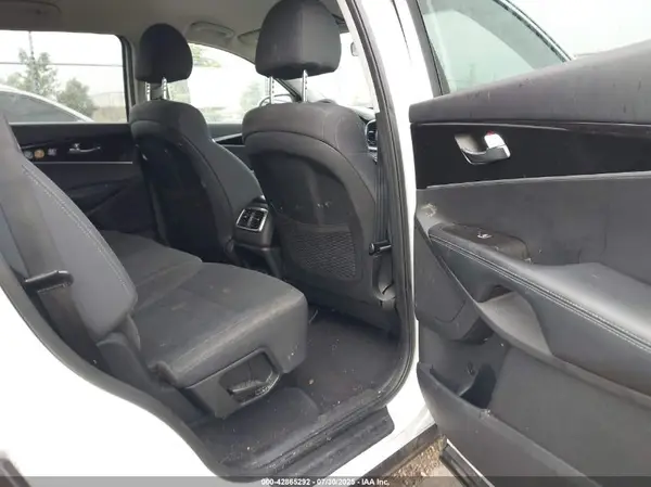5XYPGDA55KG464930 2019 KIA SORENTO - Image 8