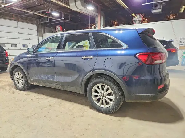 5XYPGDA55KG465608 2019 KIA SORENTO - Image 2