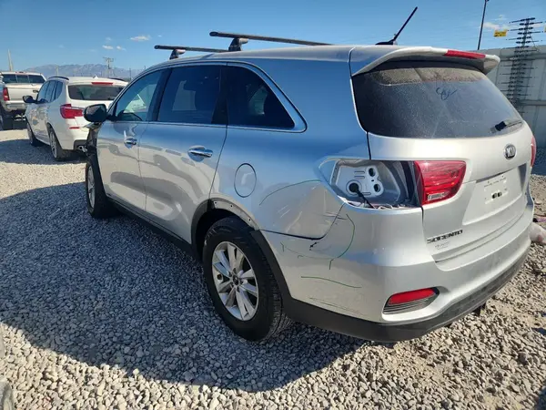 5XYPGDA55KG482098 2019 KIA SORENTO - Image 2