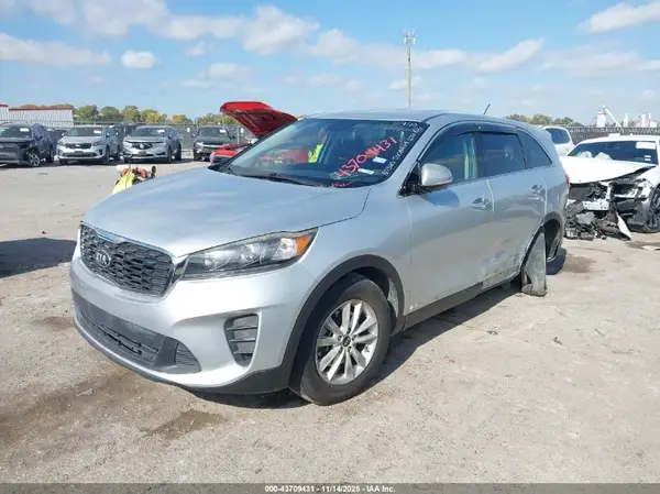 5XYPGDA55KG482800 2019 KIA SORENTO - Image 2