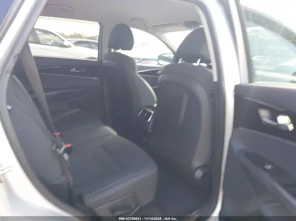 5XYPGDA55KG482800 2019 KIA SORENTO - Image 8