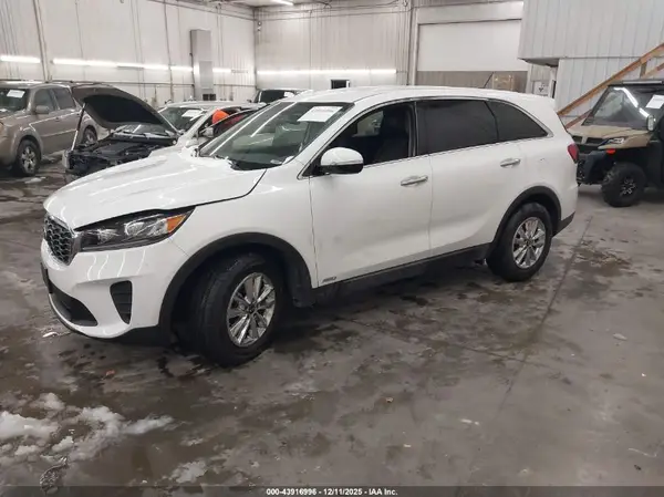 5XYPGDA55KG483123 2019 KIA SORENTO - Image 2