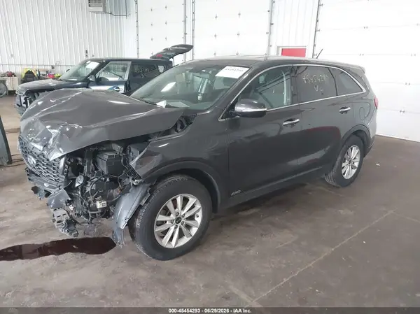 5XYPGDA55KG483526 2019 KIA SORENTO - Image 2