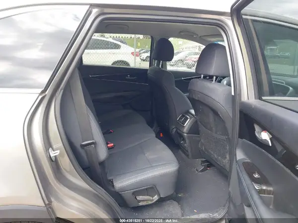 5XYPGDA55KG488323 2019 KIA SORENTO - Image 8