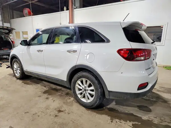 5XYPGDA55KG503466 2019 KIA SORENTO - Image 2