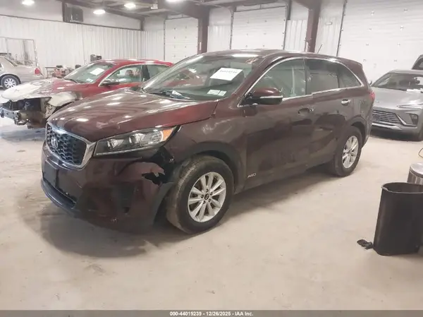 5XYPGDA55KG507453 2019 KIA SORENTO - Image 2