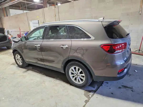 5XYPGDA55KG529579 2019 KIA SORENTO - Image 2