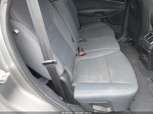5XYPGDA55KG544552 2019 KIA SORENTO - Image 8