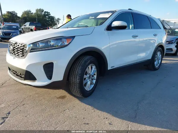 5XYPGDA55KG552361 2019 KIA SORENTO - Image 2