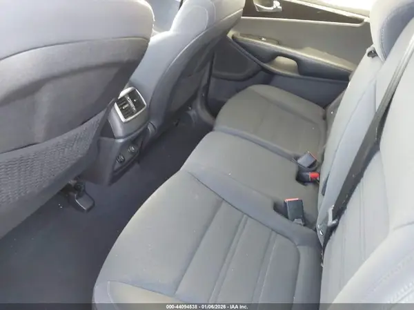5XYPGDA55KG552361 2019 KIA SORENTO - Image 8
