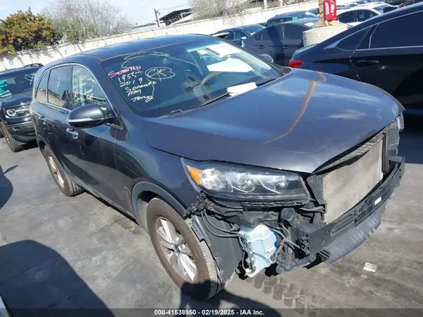 5XYPGDA55KG553235 2019 KIA SORENTO - Image 1