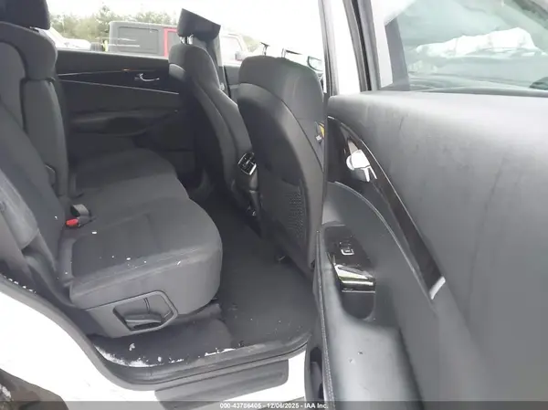 5XYPGDA56GG002562 2016 KIA SORENTO - Image 8
