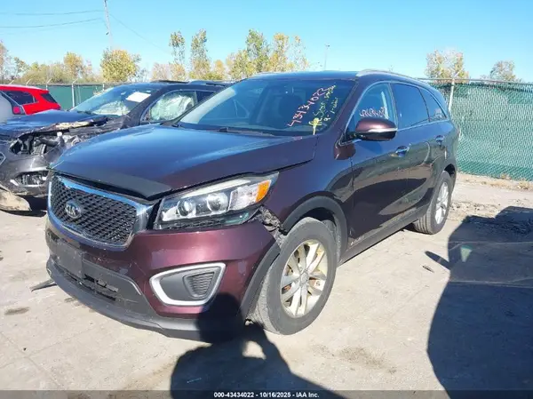 5XYPGDA56GG010063 2016 KIA SORENTO - Image 2