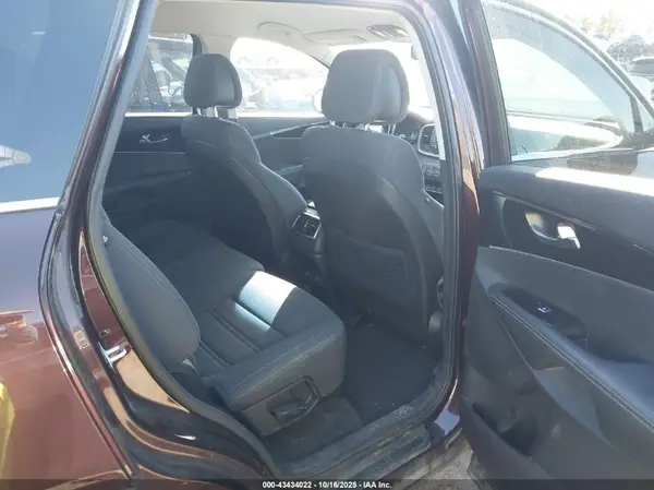 5XYPGDA56GG010063 2016 KIA SORENTO - Image 8