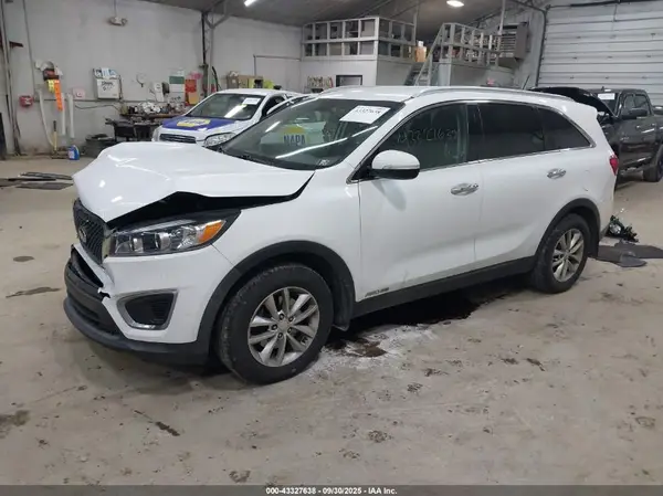 5XYPGDA56GG093218 2016 KIA SORENTO - Image 2