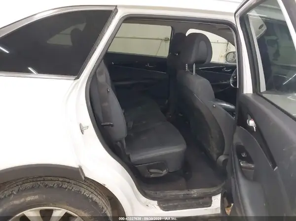 5XYPGDA56GG093218 2016 KIA SORENTO - Image 8