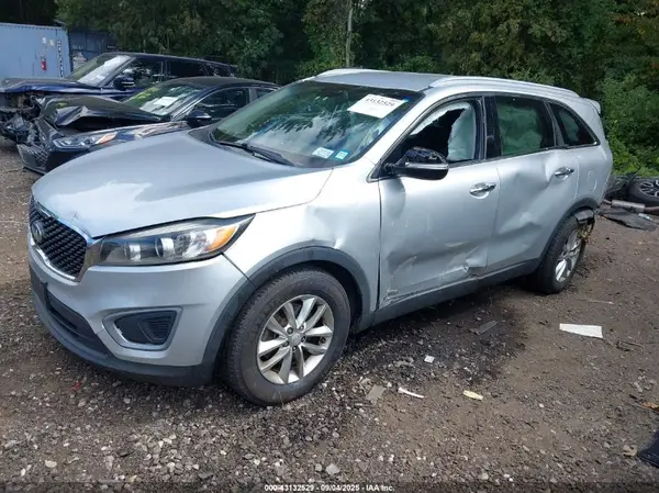 5XYPGDA56GG112740 2016 KIA SORENTO - Image 2