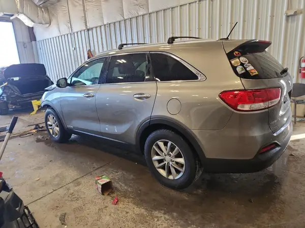 5XYPGDA56GG131028 2016 KIA SORENTO - Image 2