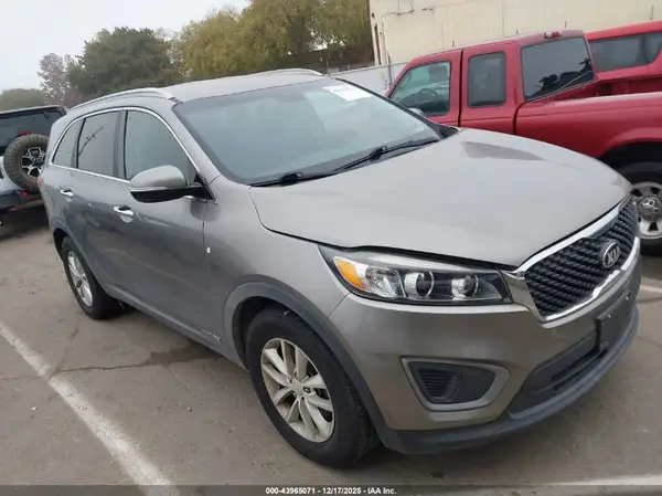 5XYPGDA56GG135743 2016 KIA SORENTO - Image 1