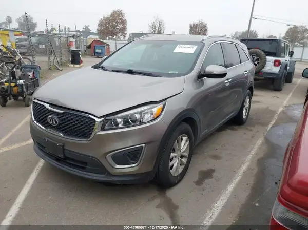 5XYPGDA56GG135743 2016 KIA SORENTO - Image 2